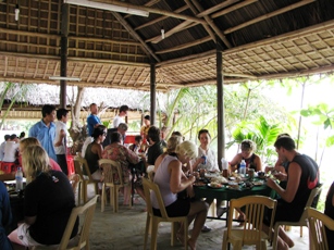 lunch_in_Cham_island
